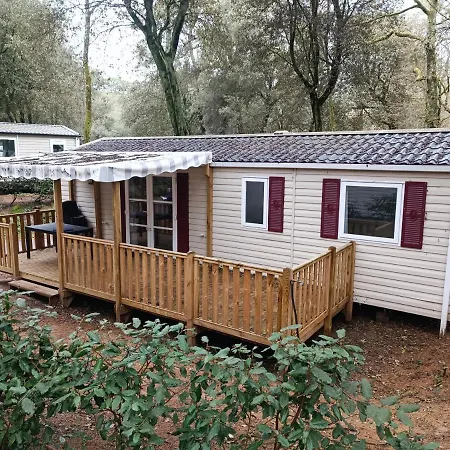 Camping Les Pierres Couchees